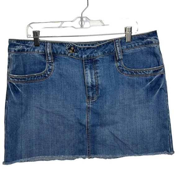 OLD NAVY 16 Low Waist Denim Jean Skirt Raw Hem Medium Wash Ladies w Pockets - Picture 1 of 4